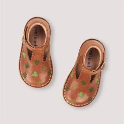 Uniqua Clover Scallop T Bar Starter Shoes In Cognac By Petit Nord