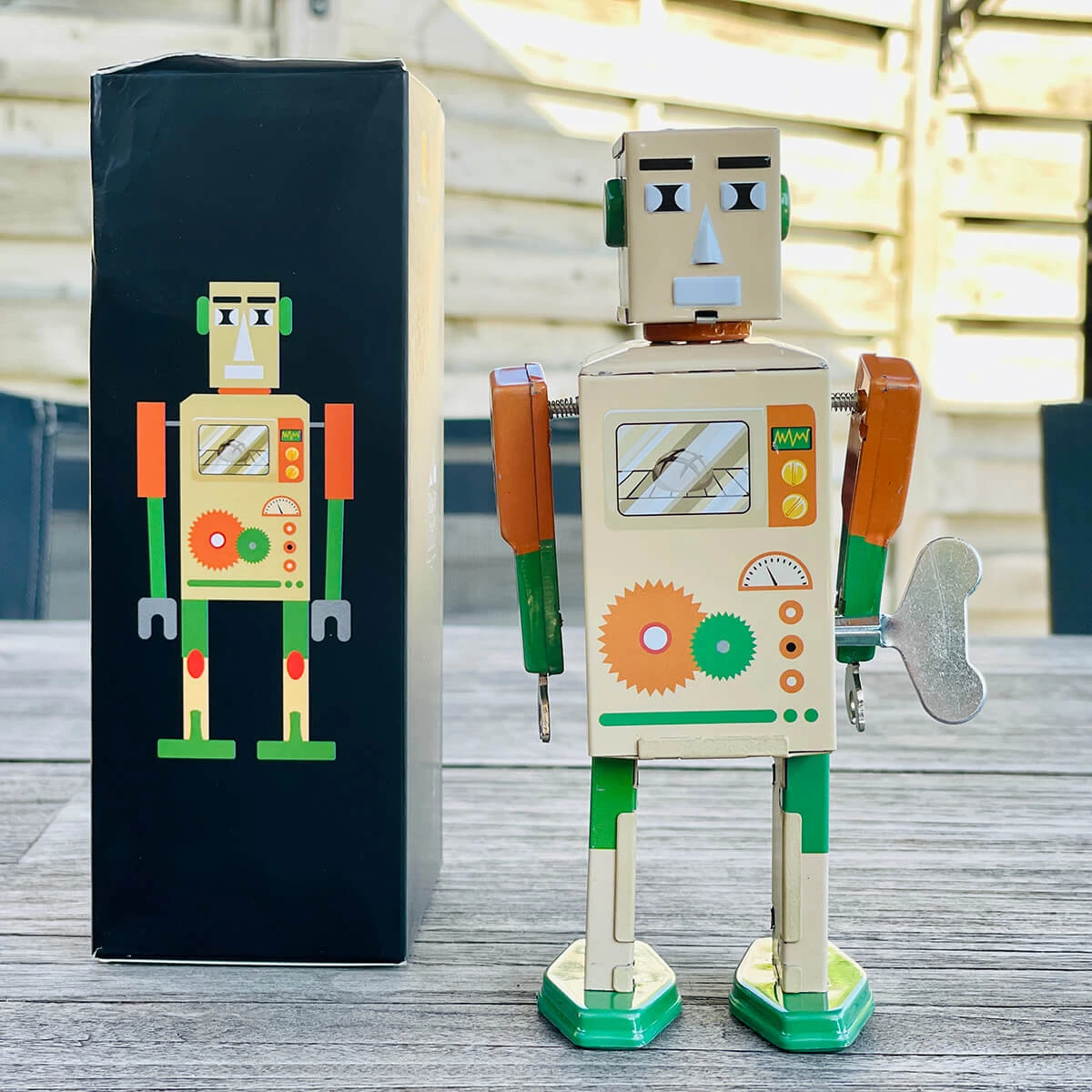 Baker Bot Wind Up Tin Robot (Limited Edition) By Mr & Mrs Tin - Image 3